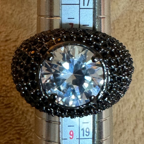 Ladies Clear Crystal Solitaire with Multiple Black Crystal Stone Ring, 7 1/2 - 8 - Picture 8 of 8